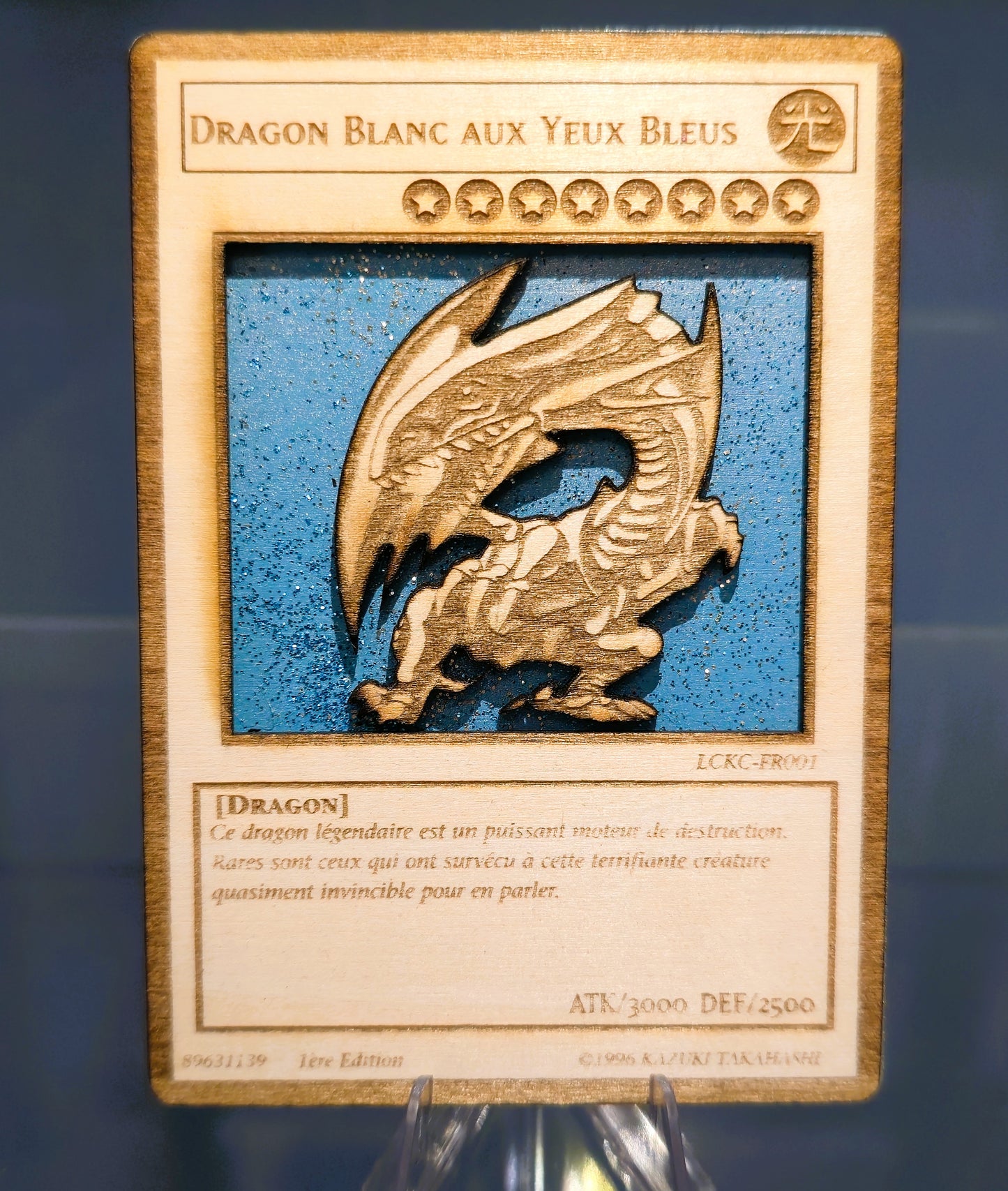 Carte Yu-Gi-Oh! Dragon Blanc aux Yeux Bleus Artisanale – Gravée sur Bois