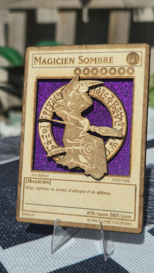 Carte Yu-Gi-Oh! Magicien Sombre Artisanale – Gravée sur Bois