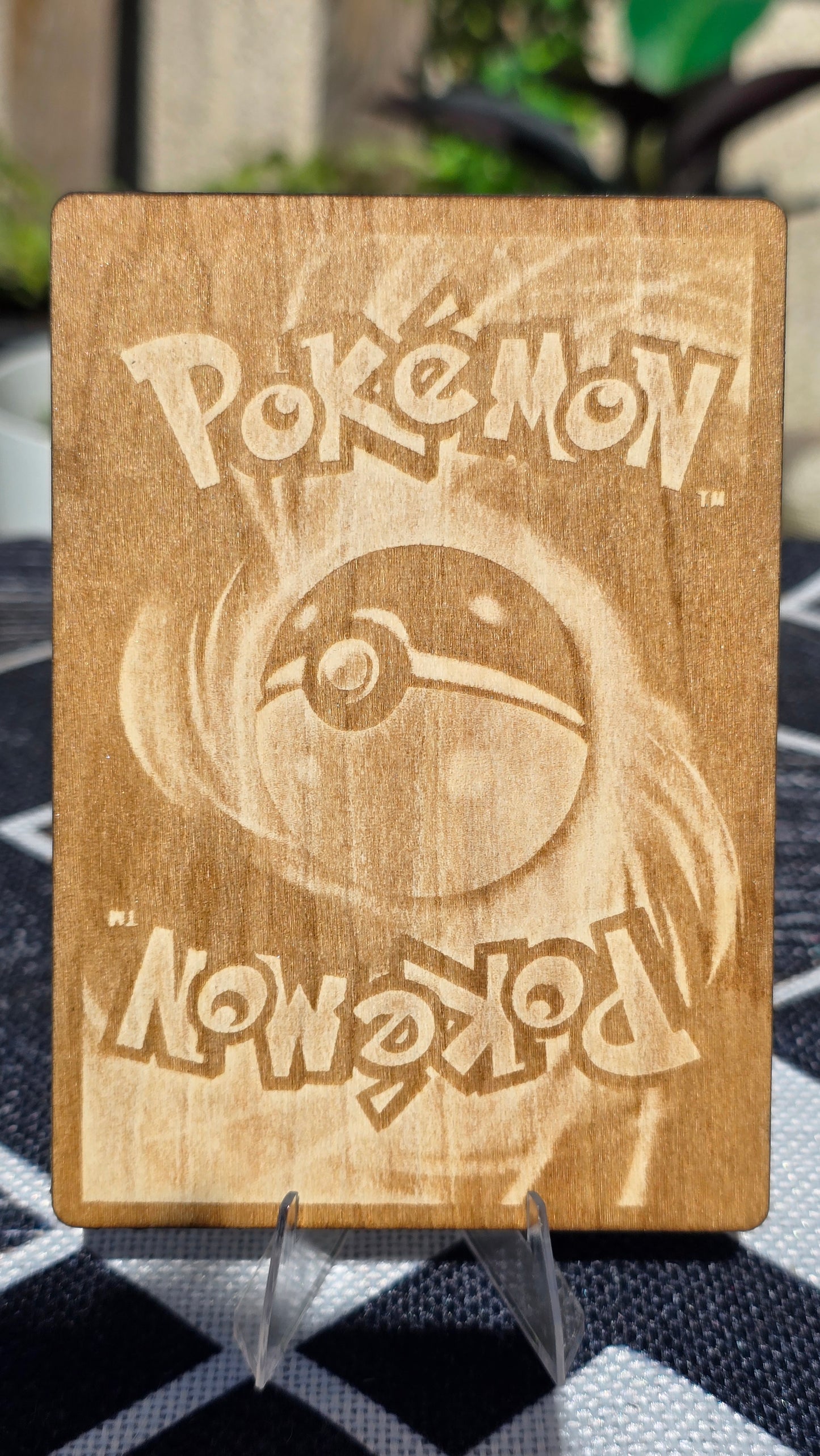 Carte Pokémon Pikachu – Gravée sur Bois