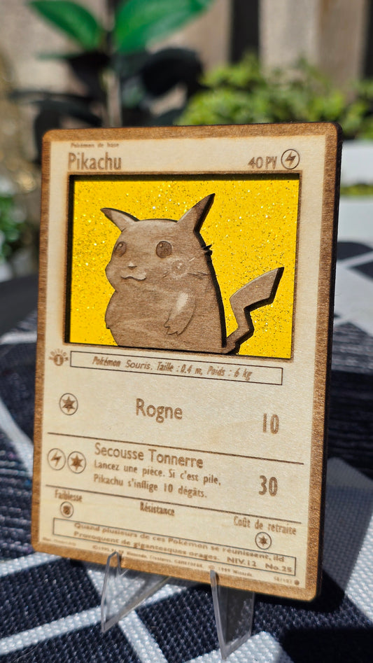 Carte Pokémon Pikachu – Gravée sur Bois