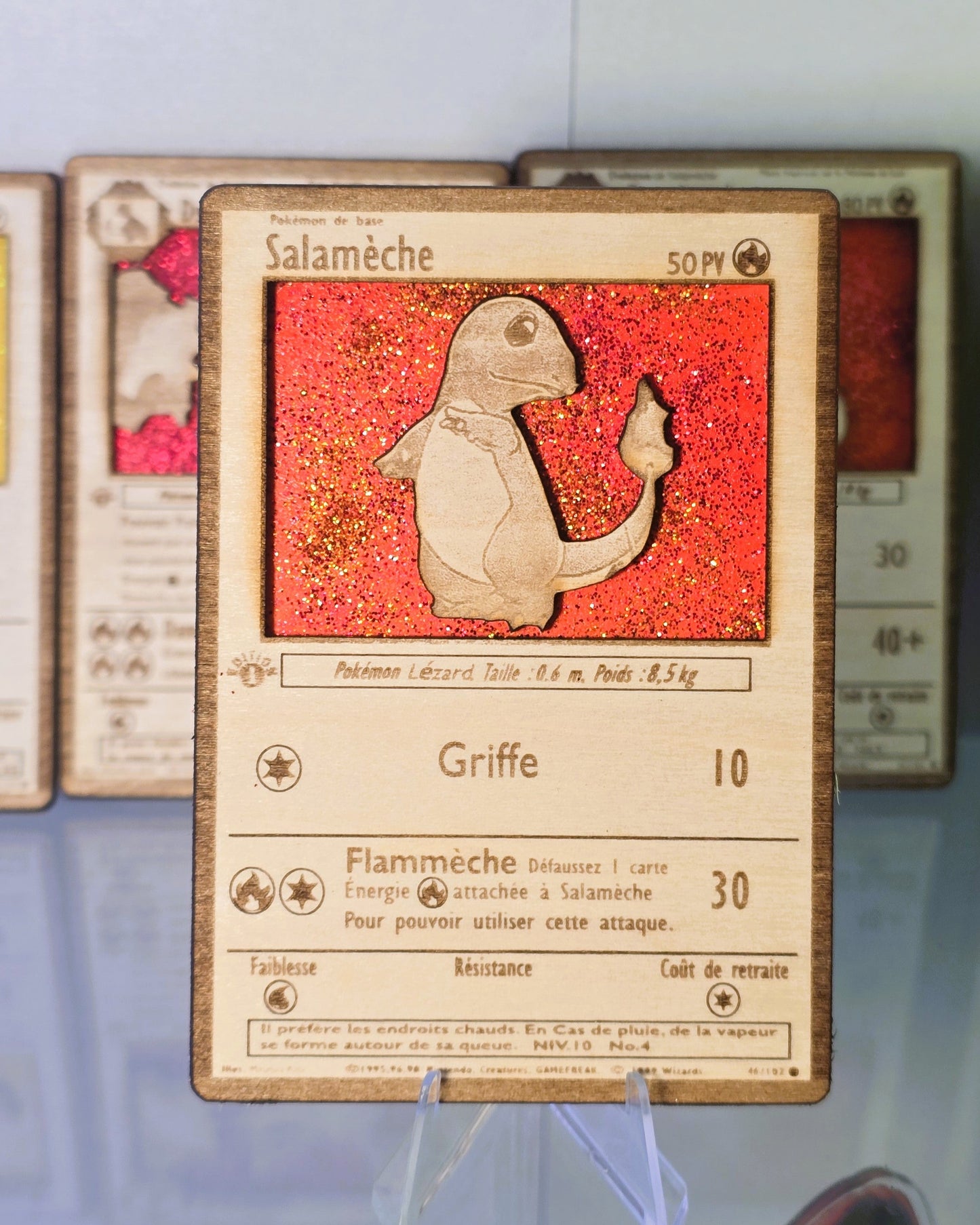 Carte Pokémon Salamèche Artisanale – Gravée sur Bois