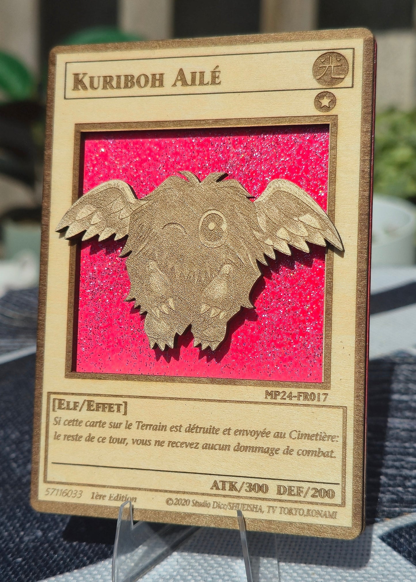 Carte Yu-Gi-Oh! Kuriboh Ailé –  Gravée sur Bois