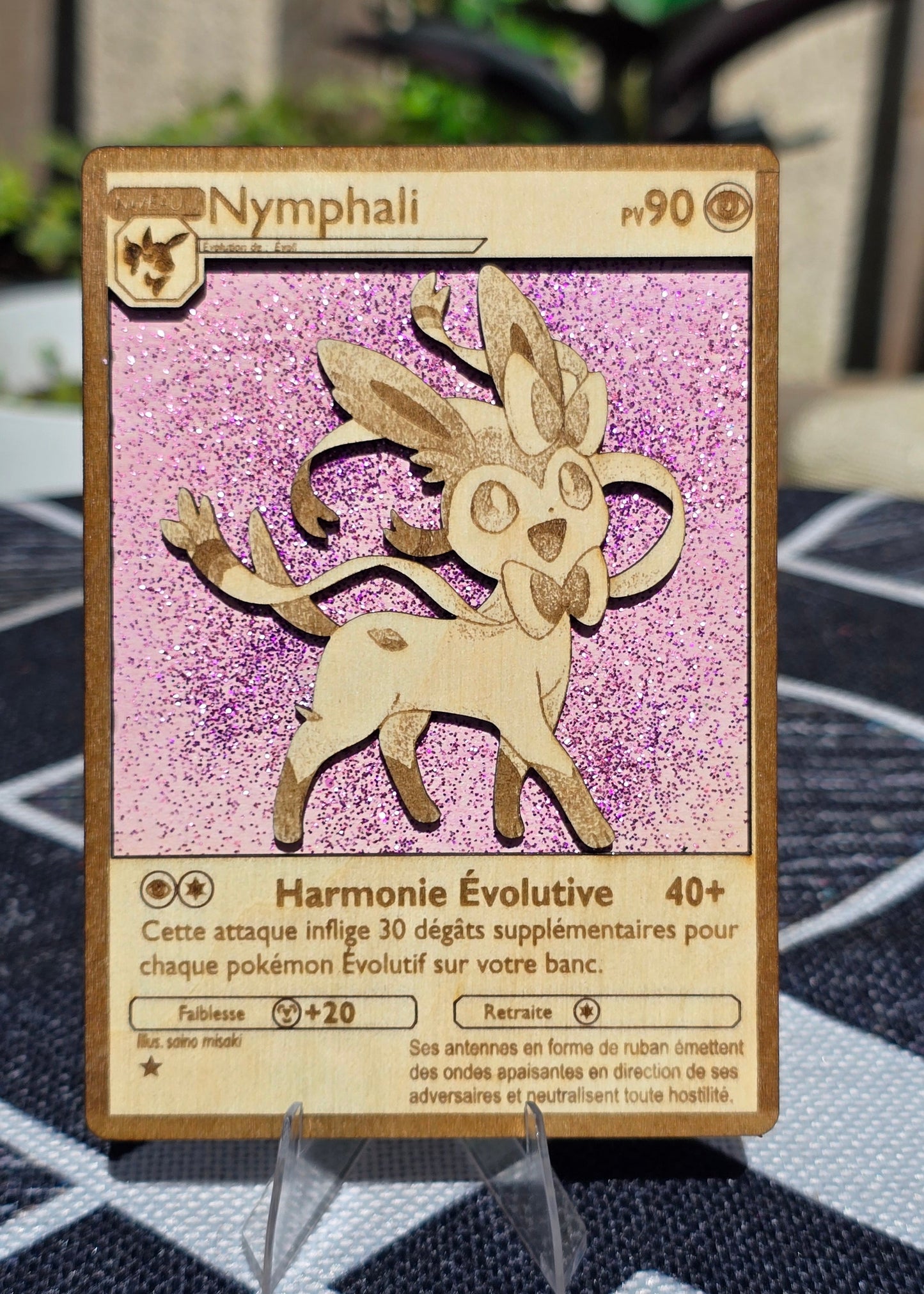 Carte Pokémon Nymphali –  Gravée sur Bois