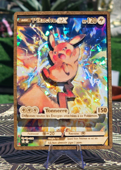 Pikachu EX Full Art — Carte en Bois Premium Holographique