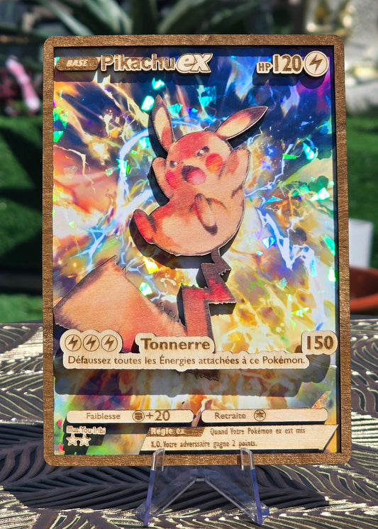 Pikachu EX Full Art — Carte en Bois Premium Holographique