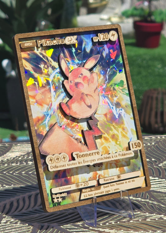 Pikachu EX Full Art — Carte en Bois Premium Holographique